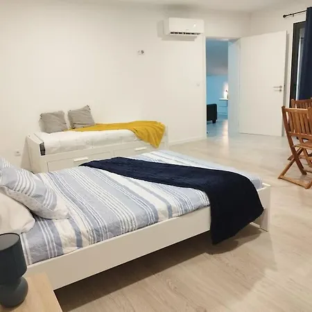 Sunrise Apartment *